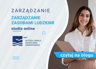 Specjalista zarządzający zasobami ludzkimi przygotowuje się do rozmowy z pracownikiem