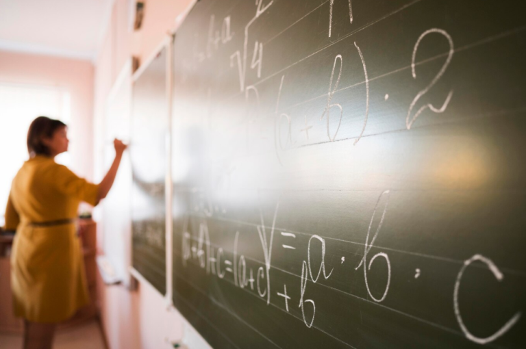 Jak zdać maturę z matematyki? Te porady Ci pomogą | Blog | WSKZ